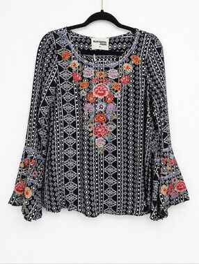 Savanna Jane Embroidered Boho Bell Sleeve Blouse Black Ivory Floral Medium NWT